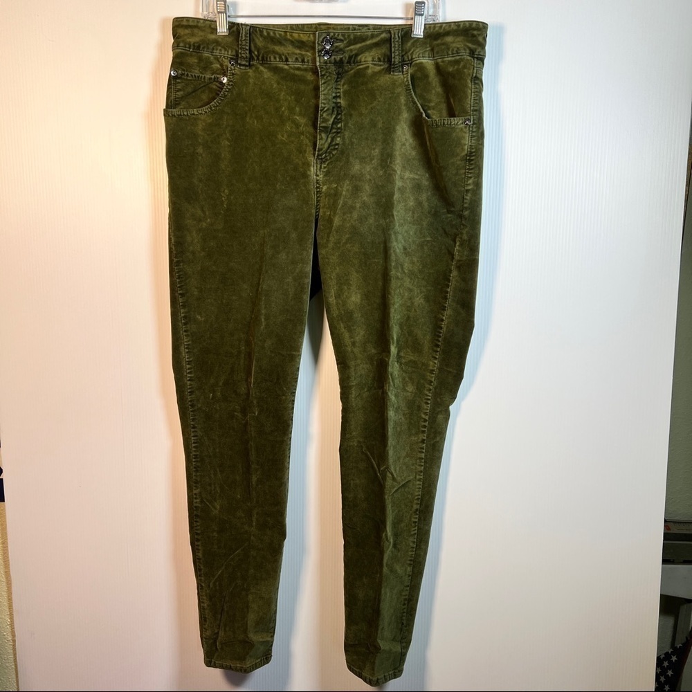 LUCKY BRAND Dark green velour jeans. Size 16W. Never worn. Small hole in pocket-